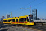 Be 6/10 Tango 157, auf der Linie 11, fährt am 27.12.2024 zur Haltestelle Münchensteinerstrasse.