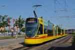 Be 6/10 Tango 176, auf der Linie 10, fährt am 15.07.2024 bei der Haltestelle M-Parc ein.