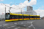 Be 6/10 Tango 153, auf der Linie 10, überquert am 21.07.2025 die Münchensteinerbrücke.