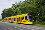 Be 6/10 Tango 175, auf der Linie 11, fährt am 16.06.2025 zur Haltestelle am Aeschenplatz.