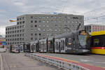 Be 6/10 Tango 182 mit der Elektrolux Werbung, auf der Linie 10, überquert am 05.08.2025 die Münchensteinerbrücke.