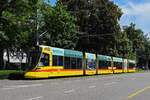 Be 6/10 Tango 176, auf der Linie 10, fährt am 21.06.2025 zur Haltestelle am Bahnhof SBB.