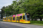 Be 6/10 Tango 176, auf der Linie 10, fährt am 16.06.2025 zur Haltestelle am Aeschenplatz.
