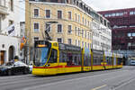 Be 6/10 Tango 171, auf der Linie 10, fährt am 18.12.2024 zur Haltestelle beim Bahnhof SBB.