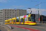 Be 6/10 Tango 169, auf der Linie 11, überquert am 16.08.2025 die Münchensteinerbrücke.
