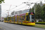 Be 6/10 Tango 176, auf der Linie 11, fährt am 21.07.2025 zur Haltestelle am Aeschenplatz.