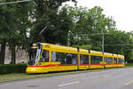 Be 6/10 Tango 162, auf der Linie 10, fährt am 21.07.2025 zur Haltestelle beim Bahnhof SBB.