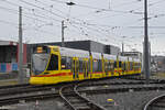 Be 6/10 Tango 165, auf der Linie 10, verlässt am 30.01.2025 die Haltestelle Hüslimatt.