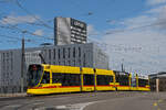 Be 6/10 Tango 172, auf der Linie 11, überquert am 21.07.2025 die Münchensteinerbrücke.