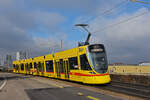 Be 6/10 Tango 155, auf der Linie 10, fährt am 18.11.2025 zur Haltestelle M-Parc.