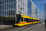 Be 6/10 Tango 188, auf der Linie 10, fährt am 05.11.2025 bei der Haltestelle Peter Merian ein.