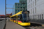 Be 6/10 Tango 153, auf der Linie 10, bedient am 29.12.2025 die Haltestelle Peter Merian.
