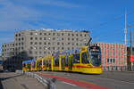 Be 6/10 Tango 178, auf der Linie 11, überquert am 18.12.2025 die Münchensteinerbrücke.