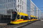 Be 6/10 Tango 159, auf der Linie 11, fährt am 29.12.2025 bei der Haltestelle Peter Merian ein.