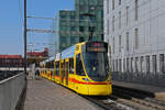 Be 6/10 Tango 163, auf der Linie 11, bedient am 29.12.2025 die Haltestelle Peter Merian.