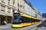 Be 6/10 Tango 153, auf der wegen der Grossbaustelle umgeleiteten Linie 11, bedient am 19.08.2026 die Haltestelle Rheingasse. Aufnahme Basel.