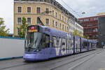 Be 6/10 Tango 151 mit der Werbung f�r die Bank Valiant, auf der Linie 11, f�hrt am 17.08.2026 zur Haltestelle am Bahnhof SBB.