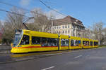 Be 6/10 Tango 158, auf der Linie 10, fährt zur Haltestelle am Bahnhof SBB.