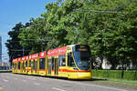Be 6/10 Tango 181, auf der Linie 10, fährt am 21.06.2025 zur Haltestelle am Aeschenplatz.
