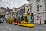Be 6/10 Tango 185, auf der Linie 11, fährt am 22.12.2025 den Steinenberg hoch zur Haltestelle Bankverein. Aufnahme Basel.