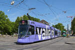 Be 6/10 Tango 151 mit der Werbung f�r die Bank Valiant, auf der Linie 11, f�hrt am 27.04.2026 zur Haltestelle am Bahnhof SBB. Aufnahme Basel.