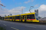 Be 8/10 TINA 4224, auf der Linie 10, fährt am 18.11.2025 zur Haltestelle M-Parc.