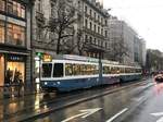 VBZ Linie 13 Wagennummer 2043  Rennweg  steht wegen eines Personenunfalls, in den ein Cobra involviert war, blockiert in der Bahnhofstrasse.