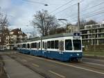 Linie 4 Wagennummer 2075 zwischen Wildbachstrasse und Tiefenbrunnen. Datum: 13. 2. 2021