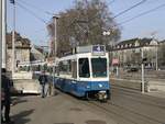 Linie 4 Wagennummer 2004 „Höngg“ beim Bahnhofquai.