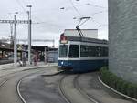 Linie 2 Nr. 2041  Hottingen  an der Endhaltestelle Bahnhof Tiefenbrunnen. Datum: 4. 11. 2020