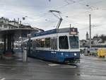 Linie 4 Wagennummer 2040 „Rechts der Limmat“ beim Central.