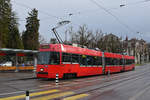 Be 4/6 738 Vevey Tram, auf der Linie 7, bedient die Haltestelle Helvetiaplatz.