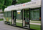 Bern SVB:  Energie sparen beim Tramfahren - mit ABB-Bahnelektronik . 1990 waren Niederflurtriebwagen noch etwas Neues - die Städtischen Verkehrsbetriebe Bern empfingen 1989 - 1990 12 (731 bis 742) von den Fahrzeugherstellern ACMV, DUEWAG und ABB neu entwickelte Niederflurtriebwagen des Typs Be 4/8. Motiv: Heckteil des Be 4/8 731 auf der Tramlinie 3. Ort: Weissenbühl. Datum: 7. Juli 1990. - Scan eines Farbnegativs. Film: Kodak Gold 200 5096. Kamera: Minolta XG-1.