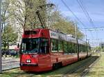 Vevey Tram 741 von BERNMOBIL mal auf der Linie 8 am 2.5.22 zwischen Holenacker und Tscharnergut.