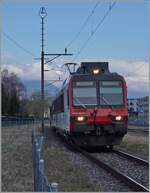 Erst bei der Bearbeitung bemerkt: der Gegenzugs des BLS RABe 528 109  Mika  der als R 91 6125 nach Brig fährt, ist ebenfalls ein gemietet: Für den R 91 6122 von Brig nach St-Gingolph ist ein