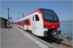 In der Gegenrichtung bietet sich ebenfalls ein herrlicher Blick �ber den See ins Lavaux; hier jedoch ist der Region Alpes RABe 533 702 (RABe 94 85 0 533 702-2 CH RA) das beherrschende Bildmotiv und