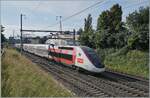 TGV auf Blockdistanz: Zuerst kommt der TGV Lyria 9764 mit dem Rame 4728 auf dem Weg von Gen�ve nach Paris Gare de Lyon bei Vernier vorbei und kurz darauf wird der TGV Lyria 9756 nach Marseilles hier vorbeifahren, der auf dem n�chsten Bild zu sehen is ...