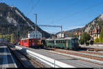 DSF RBe 4/4 1405 und RVT historique ABDe 2/4 102 begegnen sich am 26. Oktober 2019 im Bahnhof Fleurier.