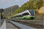 Der TransN RABe 523 075 und RABe 527 333 sind als RE 3960 von Neuchâtel nach Le Locle unterwegs und ändern im Spitzkehrbahnhof von Chambrelien die Fahrtrichtung.