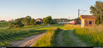 IC1 Zürich HB - Lausanne am 27. Mai 2020 im letzten Abendlicht bei Fribourg Poya.