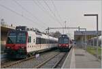 In Pensier kreuzen sich ein TPF- und ein SBB Domino der Relation Neuchâtel - Romont.