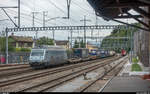 Re 465 016 mit Werbung für die Stockhornbahn durchfährt am 24.