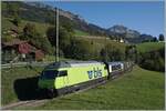 Die BLS Re 465 002 ist mit dem GoldenPass Express GPX 4065 nach Montreux bei Enge im Simmental auf dem nach Zweisimmen, wo eine MOB Ge 4/4 den Zug übernehmen wird. 

7. Okt. 2023