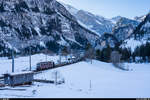 BLS Re 4/4 189 mit Autozug aus Goppenstein am 9. Februar 2020 im noch schattigen Kandersteg.