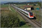 Bei Bolken, am ehemaligen Bahnwärterhäuschen vorbei, fährt ein ICN 500 auf dem Weg vom Lac Léman zum Bodensee durchs Mittelland. Was das beschauliche Bild nicht zeigt, ist dass der ICN mit gut 200 km/h über die Ausbaustrecke in Richtung NBS fährt! Gleise liegen hier schon lange: Die 1857 eröffnete Strecke von Herzogenbuchsee nach Solothurn war eine wichtige Verbindung in die Westschweiz bis 1876 die Gäubahn nach  Neu Solothurn  sie nach kaum  zwanzig verkehrsreichen Jahren zur Nebenbahn degradierte. Noch bis 2004 hielt sich die Strecke und beim Bau der Anbindung von Solothurn zur NBS wurde auf dem Abschnitt Solothurn - Inkwil zu einem grossen Teil das Trasse der alten  Buchsibahn  genutzt.

12. September 2022 