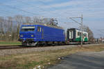 Überfuhr MBC nach Morges.
Am 14. Februar 2021, dem Valentinstag, brachte die Re 456 111-4  Emmeli  der Schweizerischen Speisewagen Gesellschaft, ehemals SOB/RM, einen MBC-Schmalspurzug von Erlen nach Morges.
Diese Sonderleistung wurde bei Selzach verewigt.
Foto: Walter Ruetsch
