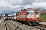 Re 4/4 ll 11109, ehemals SWISS EXPRESS, anlässlich der Bahnhofsdurchfahrt Deitingen am 31. August 2021.
Foto: Walter Ruetsch