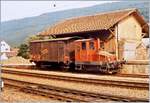 Pieterlen, eine Landstation am Jura Südfuss im Sommer 1984: Pieterlen liegt etwa auf halben Weg zwischen Grenchen und Biel und wird von den Hauptlinien (Lausanne/Genève) - Biel/Bienne - Zürich und Biel/Bienne - Delémont -Basel SBB/Delle bedient. Die beiden Strecke teilen sich in Lengnau, der nächsten östlich von Pieterlen gelegenen Station.  
Entsprechend interessant ist und war der Verkehr hier. 

Im Sommer 1984 steht, wie noch fast an allen Station ein  Stationstraktor , hier der Tm I 493, am Güterschuppen und ein Gklm, der wohl im Laufe des Tages mit Stückgut beladen wird.

 Für Güter die Bahn  diese sinnvolle Werbebotschaft ziert den Gklm und ist bis heute kaum ansatzweise umgesetzt. 

12. Juli 2019