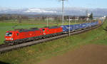 Die beiden DB Vectron 193 332 und 193 339 mit einer Sonderleistung am 10. Dezember 2019 bei Bollodingen in Richtung Süden unterwegs.
Foto: Walter Ruetsch