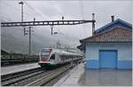 Was der Himmel an diesem Tag nicht bot, ersetzte der Bahnhof von Ambri Piotta: Himmelblau.